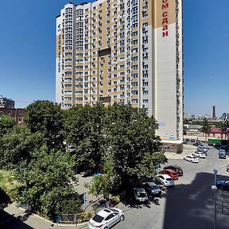 Aparthotel On Filatova Standart Krasnodar Bagian luar foto